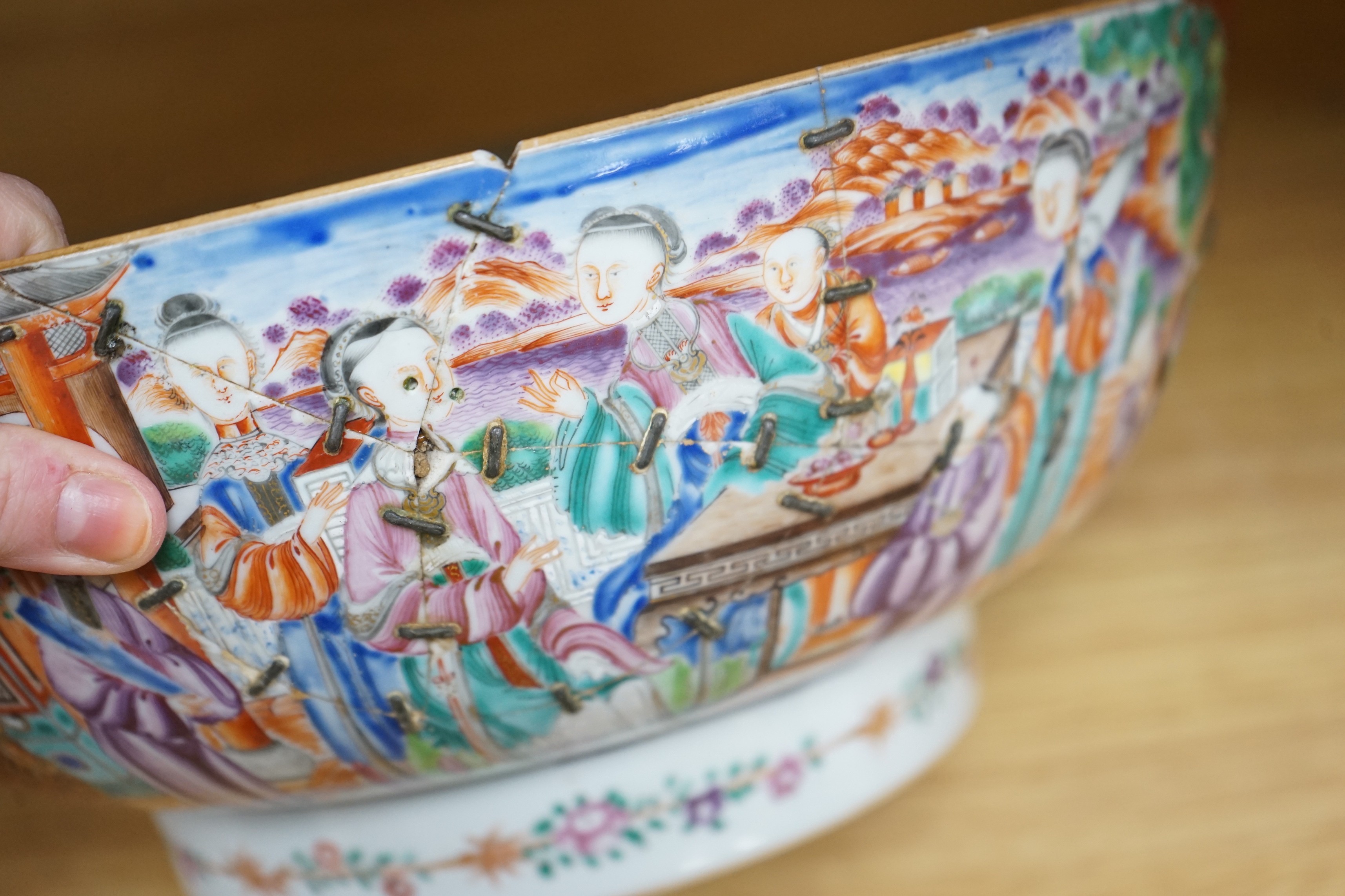 An 18th century Chinese export famille rose ‘mandarin’ punch bowl, 31cm diameter (af)